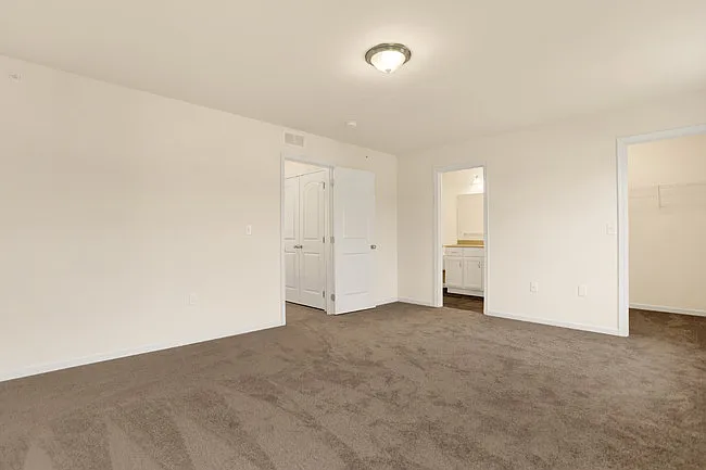 81 Simon Ct — Photo 19