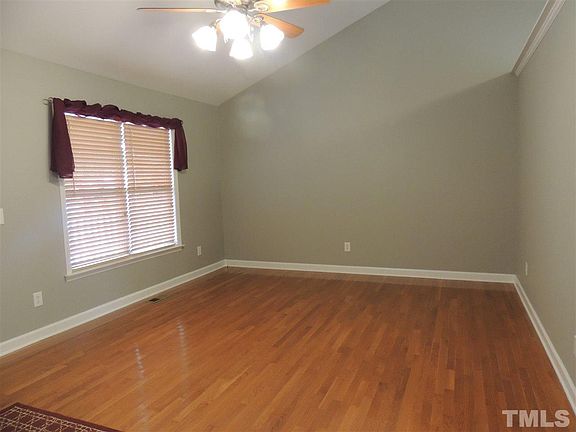 5th image of 660 Oak St