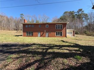 6222 W Pine St, Mount Airy, NC