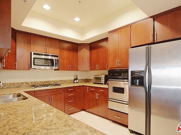 3rd image of 601 N Serrano Ave Suite 206