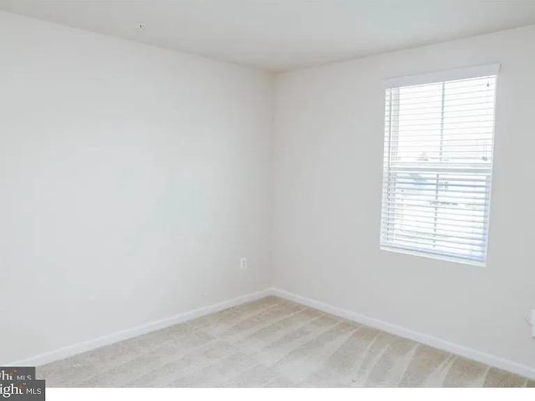 118 Charlotte St — Photo 18