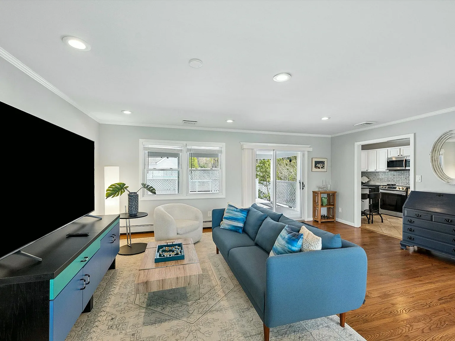 Year Round 3BR with Pool, Minutes to Village, No Broker Fee — Photo 3