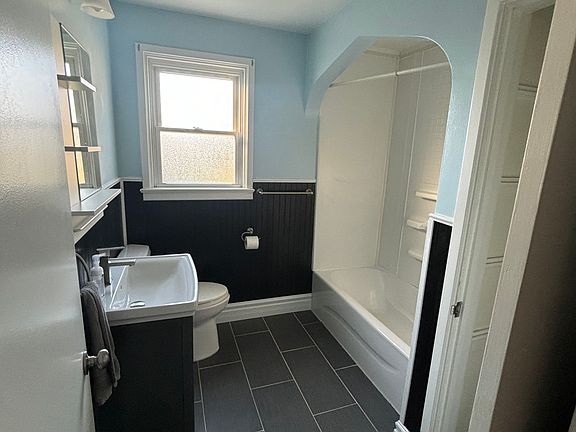 5th image of 4262 Ashland Ave APT 1
