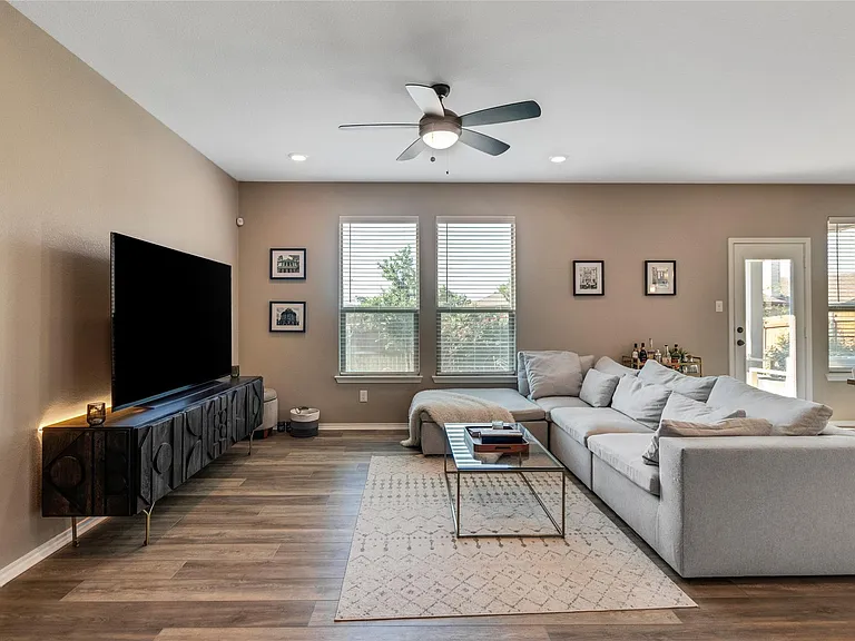 402 Thunder Valley Trl — Photo 5