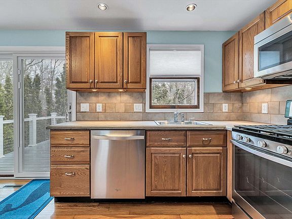 4th image of 40 Woodside Drive