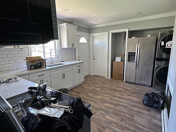 3rd image of 12 Brittle Ln