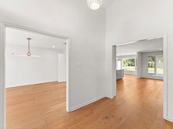 4th image of 512 Orchard Dr