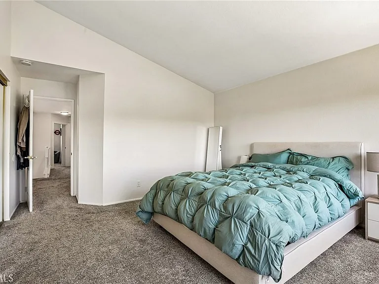 24882 Oxford Dr — Photo 26