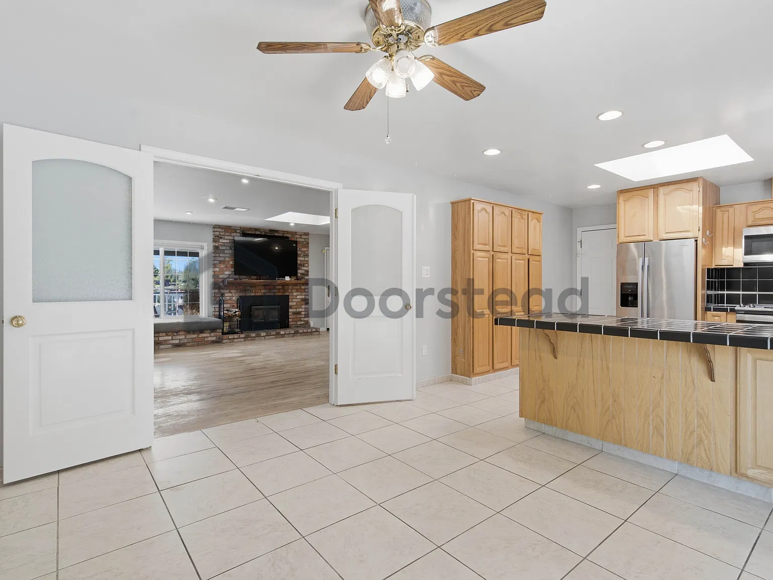 3 bed, 2.0 bath, 1442 sqft, $3,795 — Photo 4