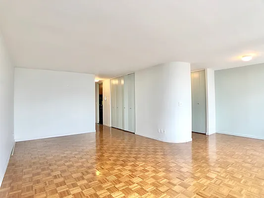 Rented by Avenues Real Estate | media 4