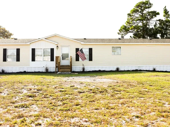 307 N Winchester Lane, Hubert, NC 28539