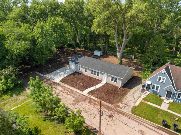 856 Riverlawn St, Neenah, WI 54956