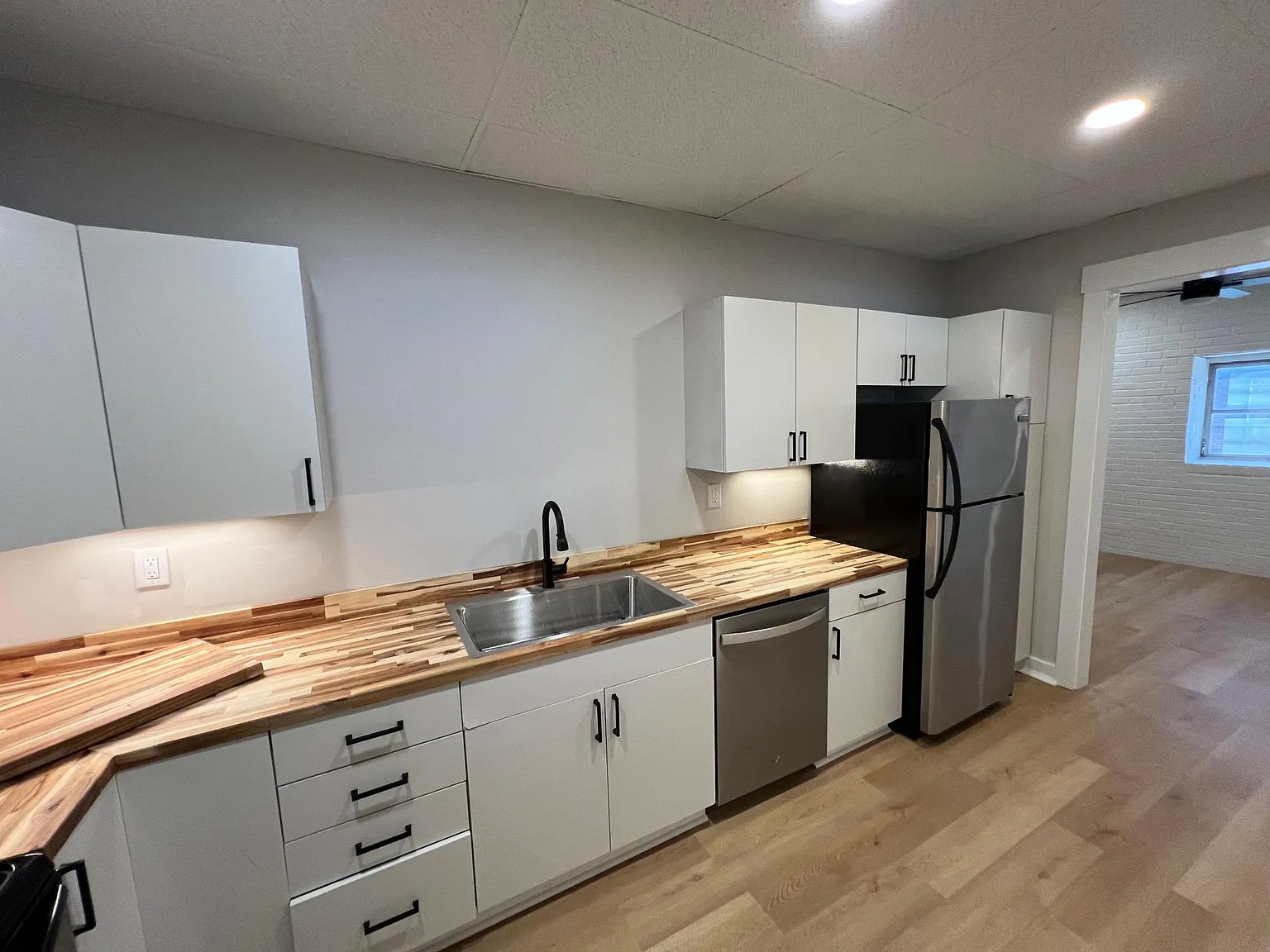 125 N George St — Photo 4