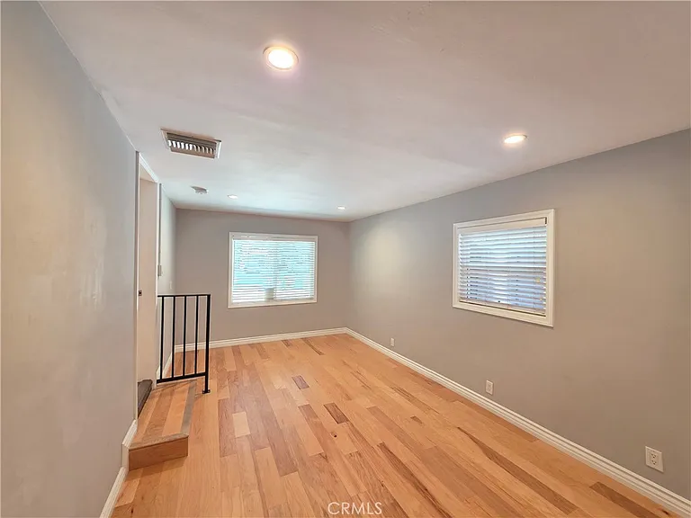 7019 Jamieson Ave — Photo 8