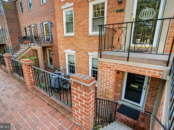3297 Sutton Pl NW APT C, Washington, DC 20016