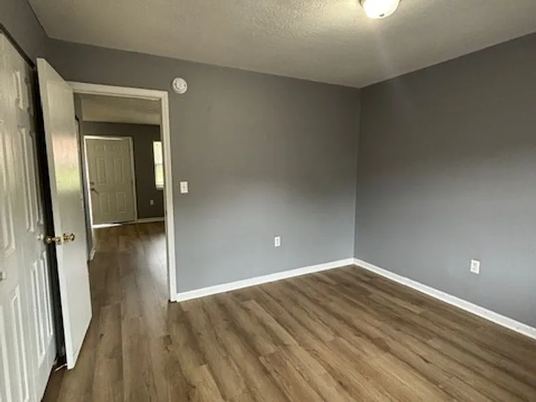 433 Woodcreek Dr — Photo 11