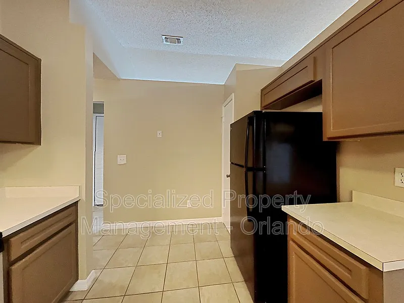 3 bed, 2.0 bath, 1212 sqft, $2,100 — Photo 4