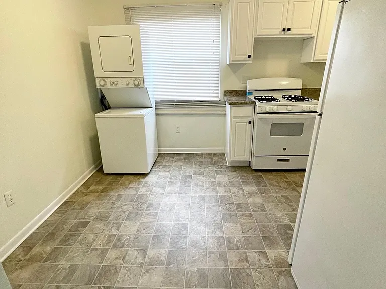135 E Maynard Ave — Photo 6