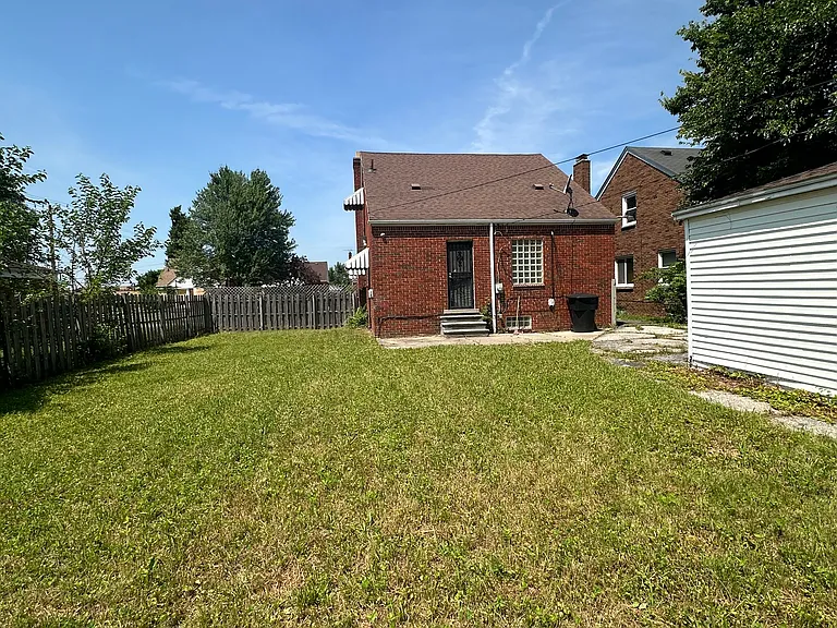8218 Prest St — Photo 16