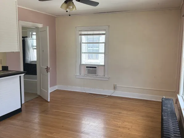 1405 Massachusetts St #3, Lawrence, KS 66044