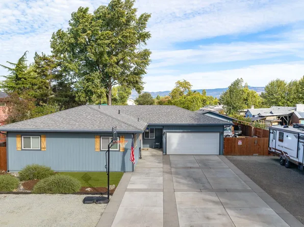 1004 Barlynn St, Medford, OR 97501