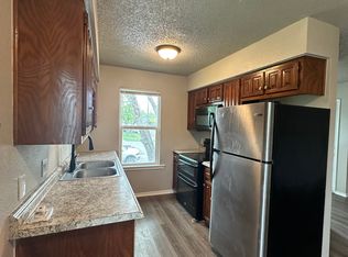 1117 Burkett St APT D, Taylor, TX 76574