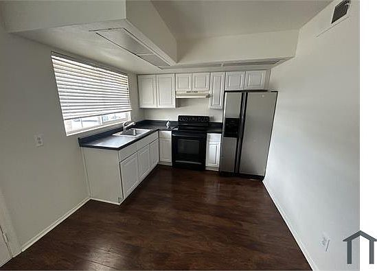 4th image of 45 N Phyllis #109
