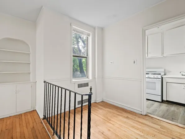 601 East 19th Street 3O image 2 of 8