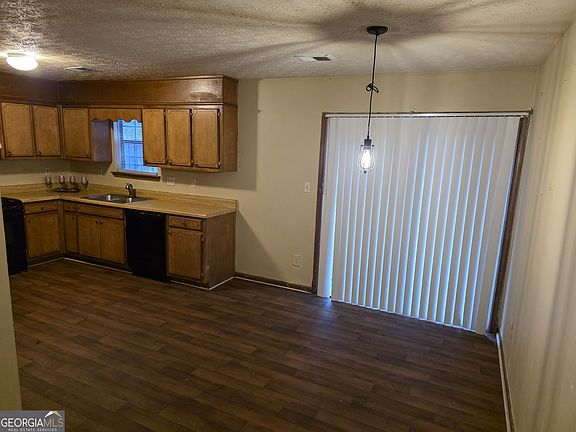 5th image of 399 Sir Winston Ct