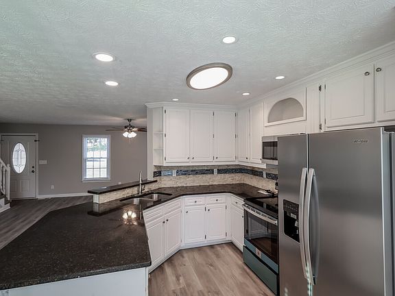 5th image of 700 Allens Landing Dr