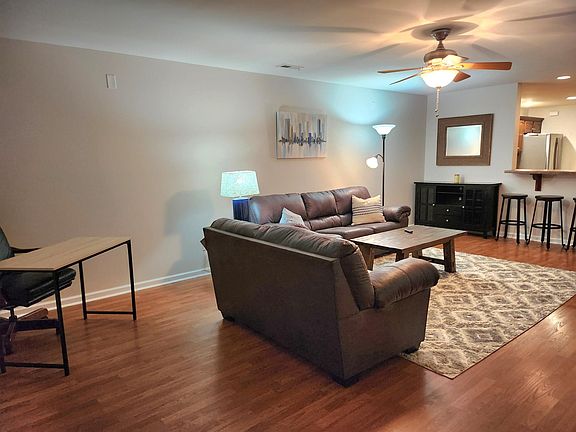 5th image of 214 Colonnade St