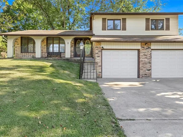 1 Sunset Ln, Saint Peters, MO 63376
