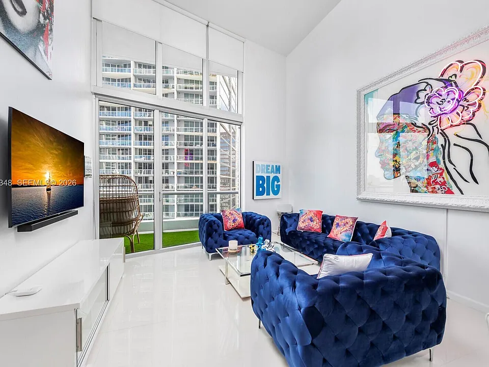 475 Brickell Ave #2811