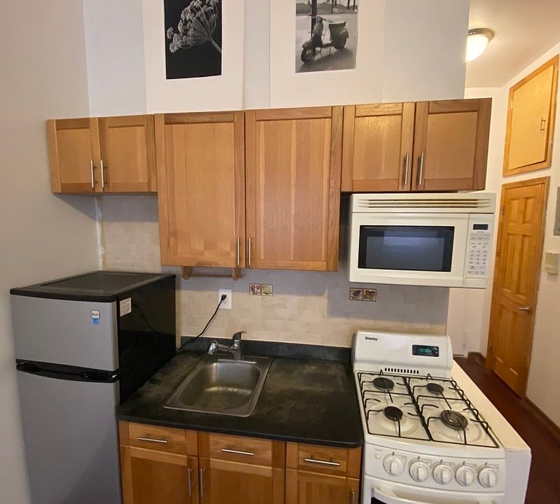 2nd image of 239 E 33rd St #2I