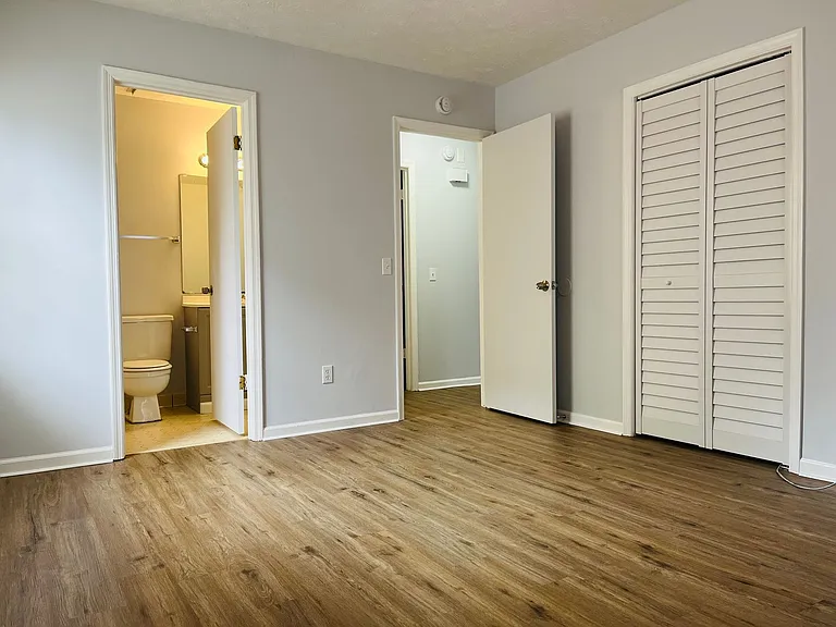 104 Peachtree Ct — Photo 13