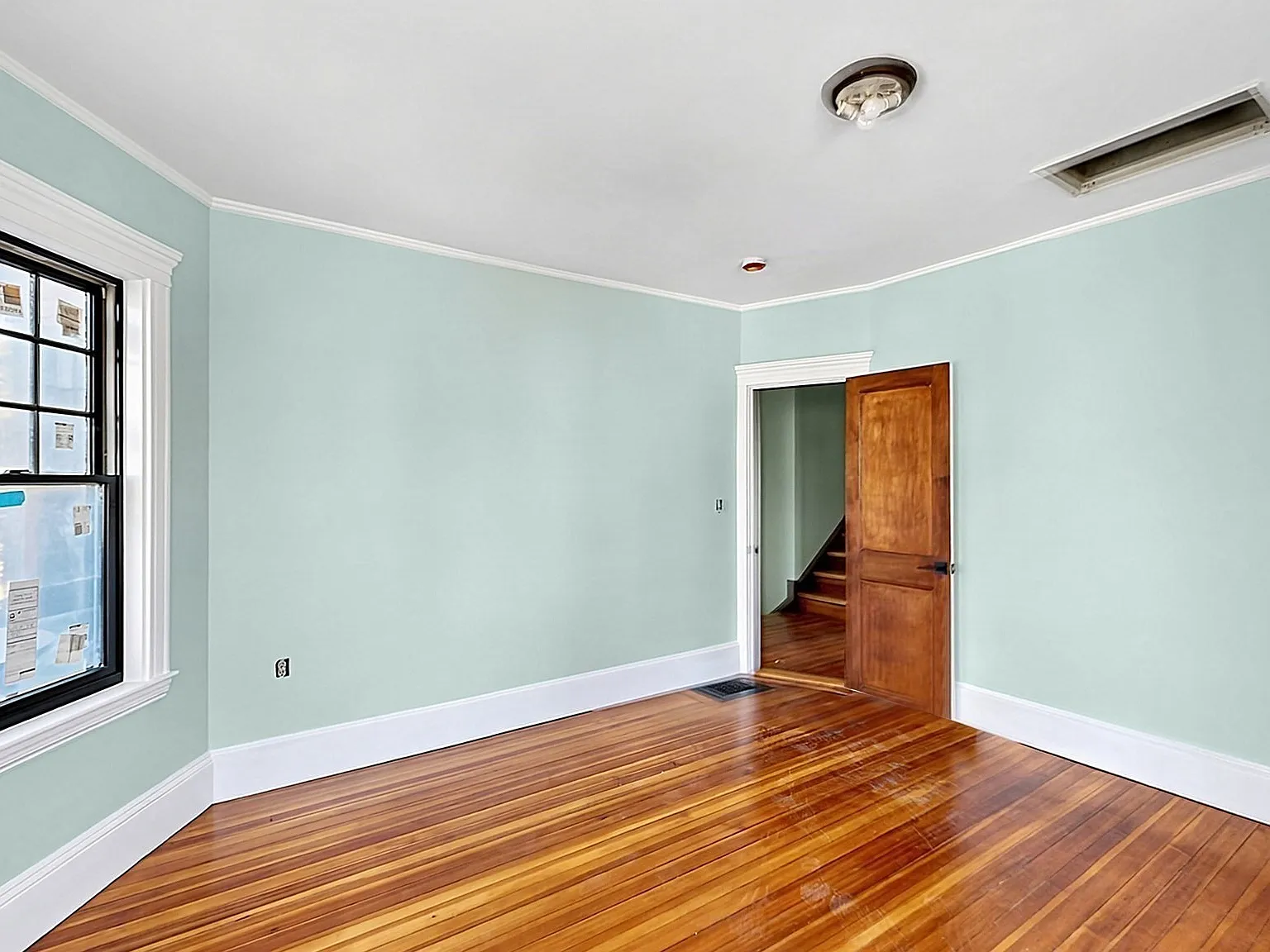 6 bed, 2.5 bath, 2156 sqft, $5,350 — Photo 4