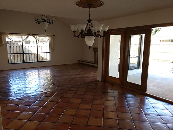 Living room / dining