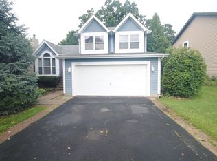 1926 Oaktree Trl, Lake Villa, IL 60046