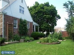 701 Rhawn St, Philadelphia, PA 19111