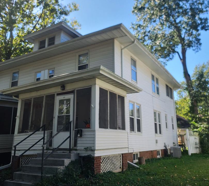 1st image of 609 S Prairie St