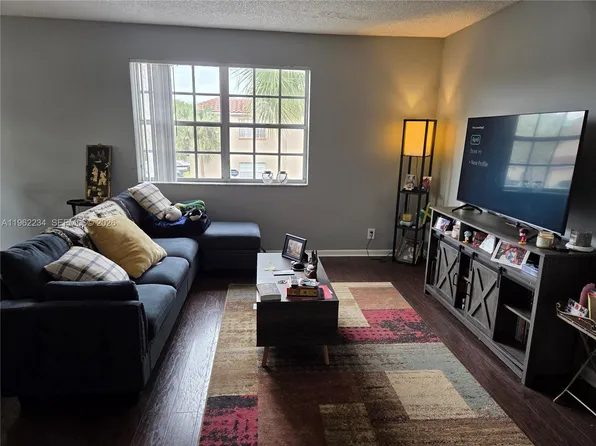 8710 SW 3rd St APT 201, Hollywood, FL 33025