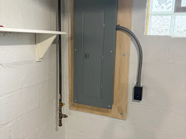 1051 Lindsay Ave — Photo 5