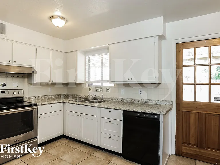 2114 W Sunnyside Dr — Photo 7