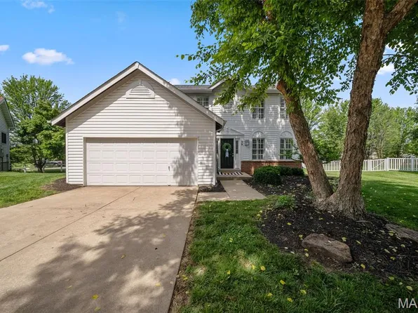 35 Heatherwood Ct, O'Fallon, MO 63368