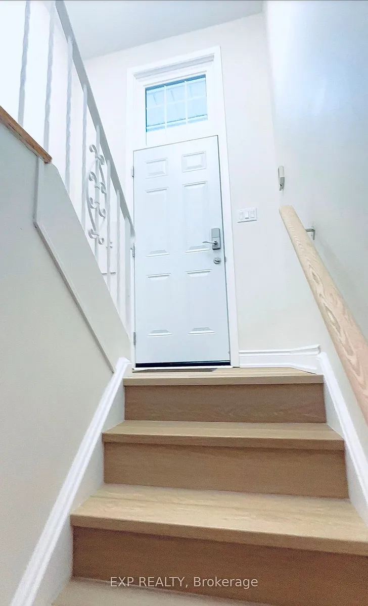 Building Photo - 36 Castor Cres #BASEMENT