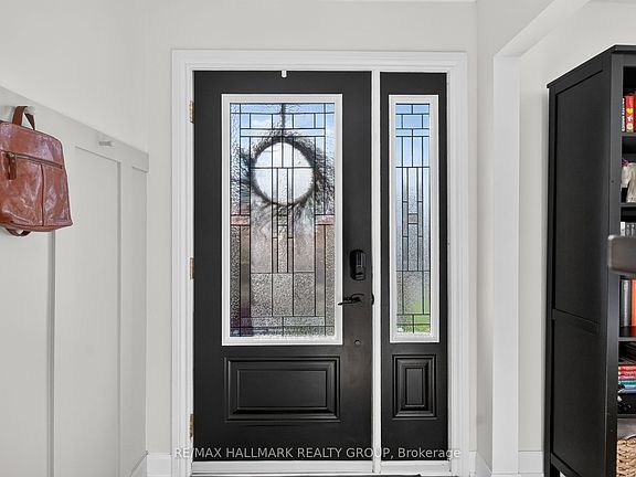 3rd image of 181 Wellington St