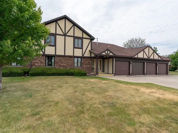 34 Crystal Ct #34, Pontiac, IL 61764