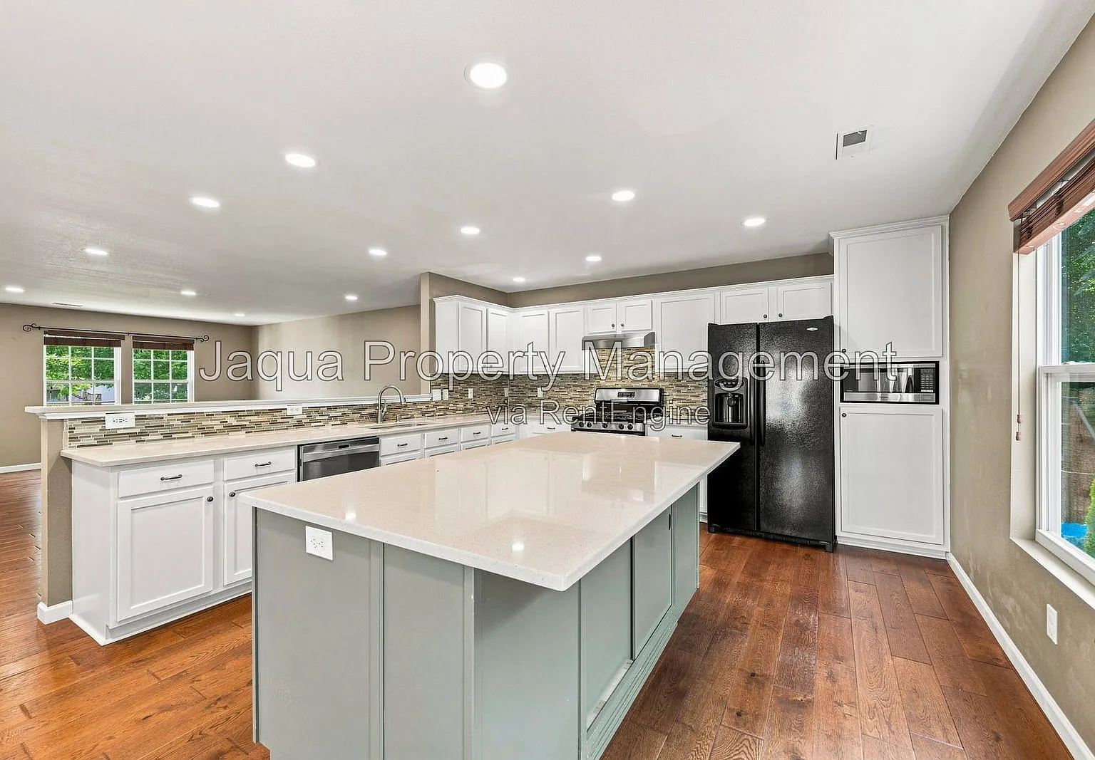 4 bed, 4.0 bath, 2847 sqft, $2,800 — Photo 3