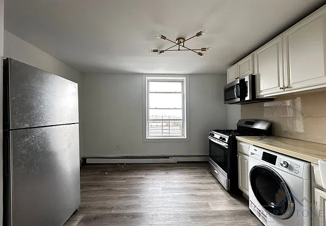 2 bed, 850 sqft, $1,895 — Photo 4