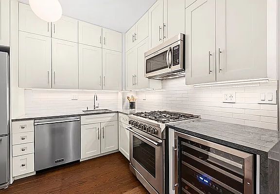 4th image of 16 W 16th St APT 1CS